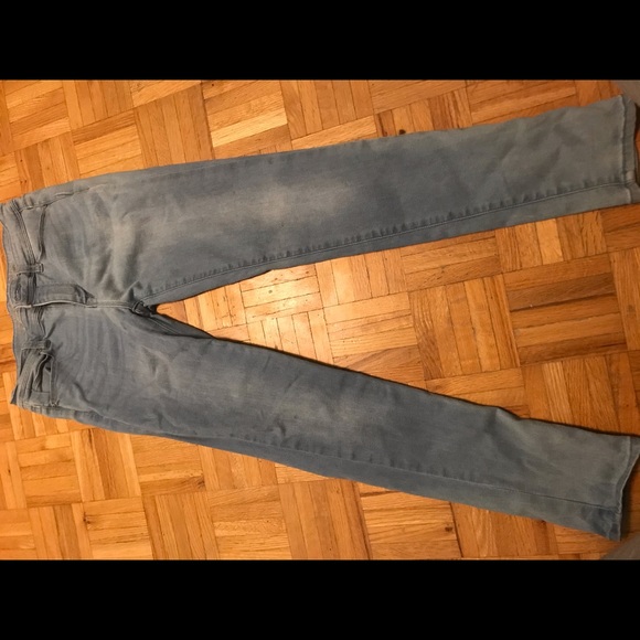 Light wash jeans - Picture 2 of 3